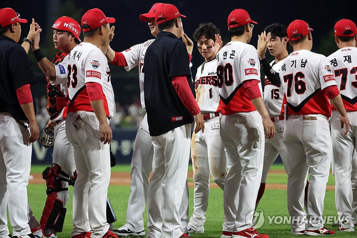埃雷拉门前泰山压顶 力压后卫打进头球 赫罗纳1-0领先塞尔塔
