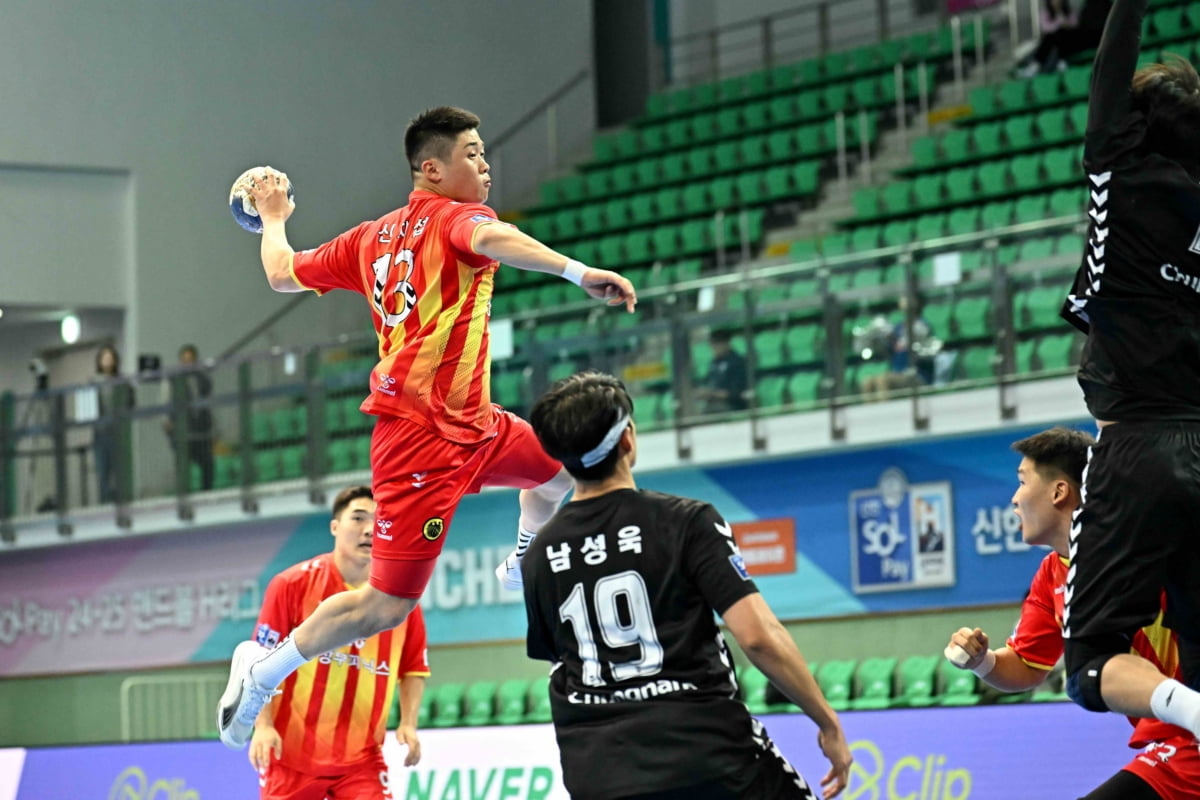 ⚽日职联半场：宫代大圣补射建功，武藤嘉纪连场破门，神户胜利船暂2-0领先湘南丽海