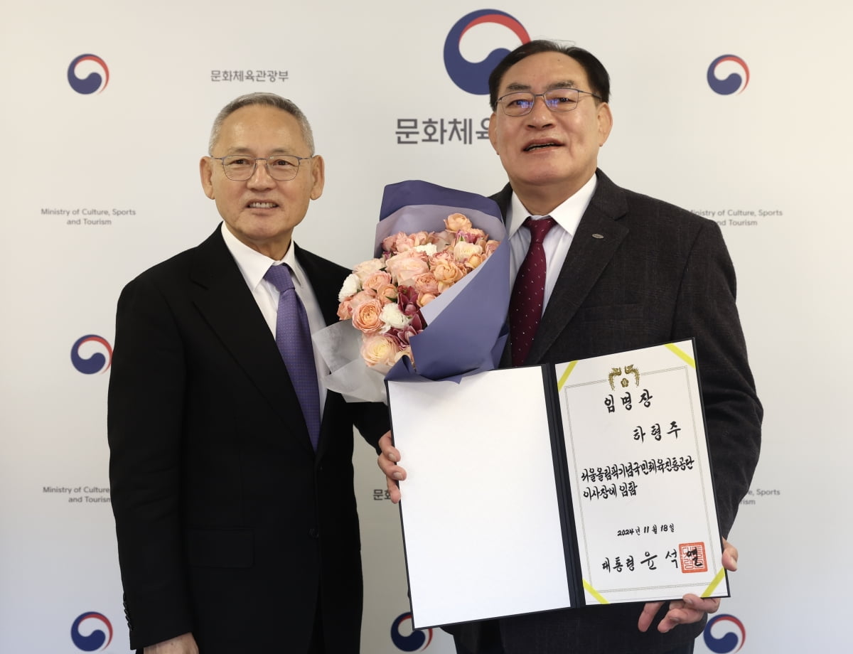 记者：莱默尔会继续踢右后卫的位置，格雷茨卡将在中场首发