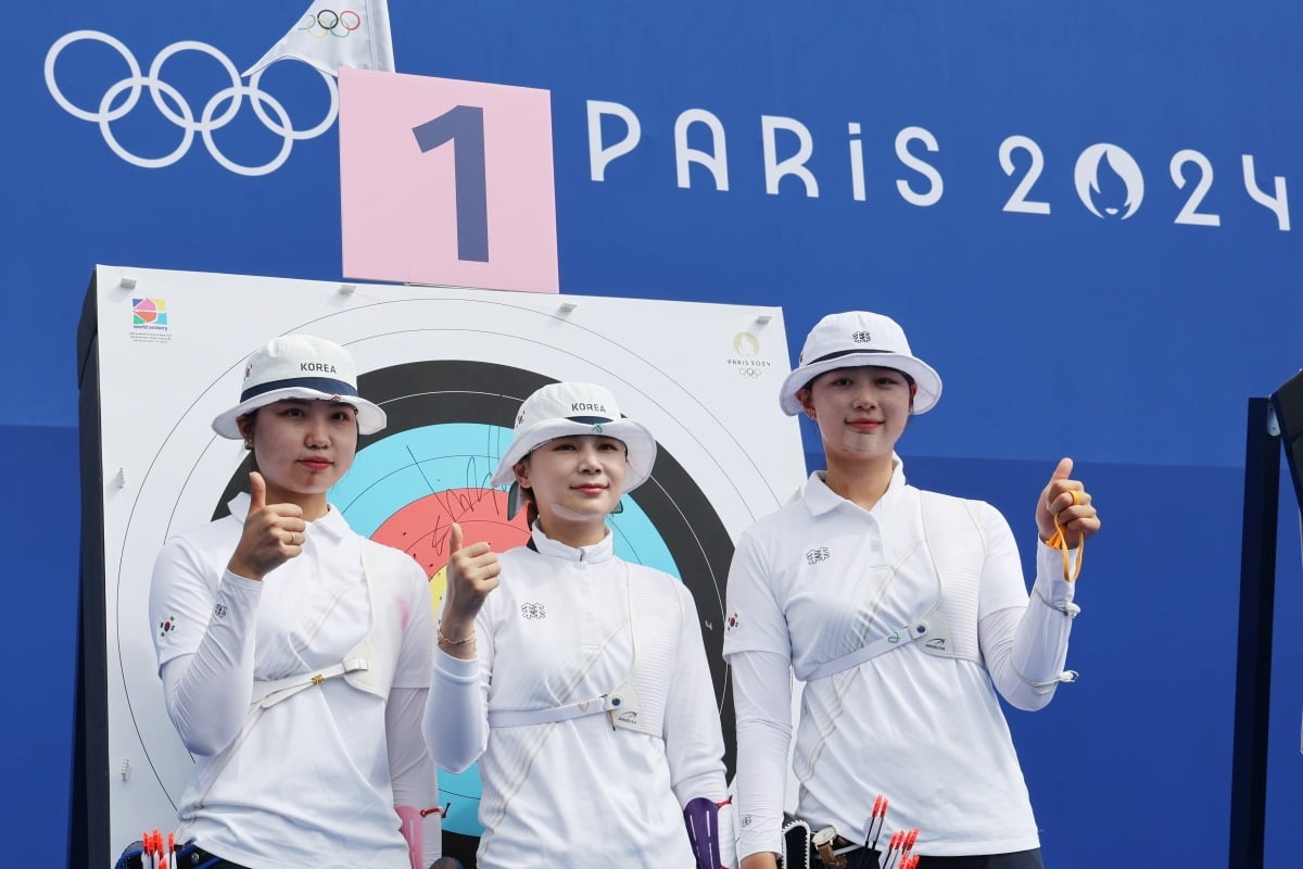 意媒：罗马谈过阿莱格里、曼奇尼等6位主帅，但均未达成协议