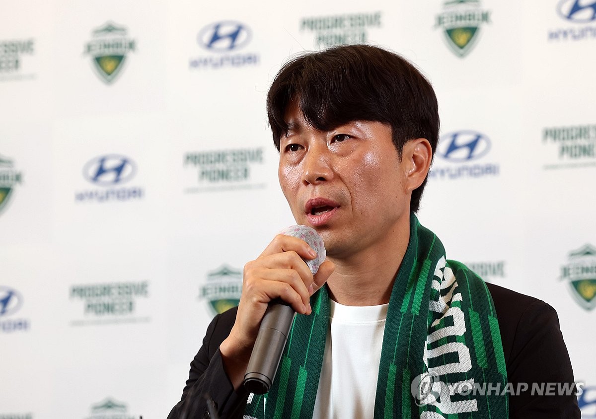 这是怎么了？麦克丹尼尔斯上场7分钟就拿到4次犯规 不得已下场休息