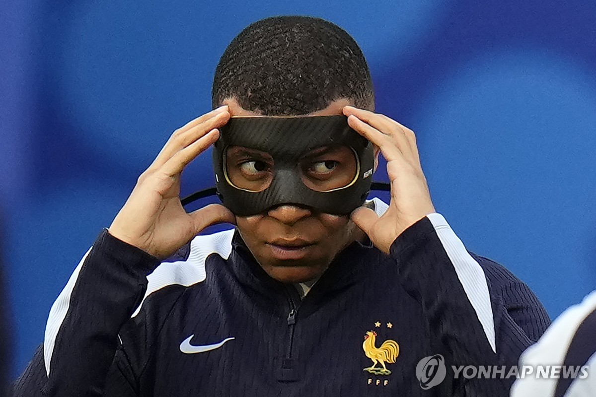 ⚽德甲半场：凯恩造点并亲自主罚命中 拜仁1-0弗赖堡