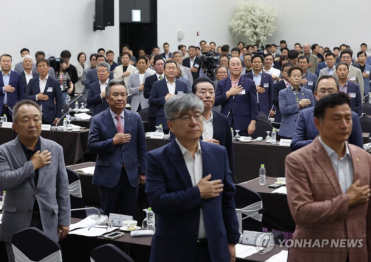 瓜帅：欢迎阿莫林来英超 周中欧冠会向他表示祝贺&不会给建议