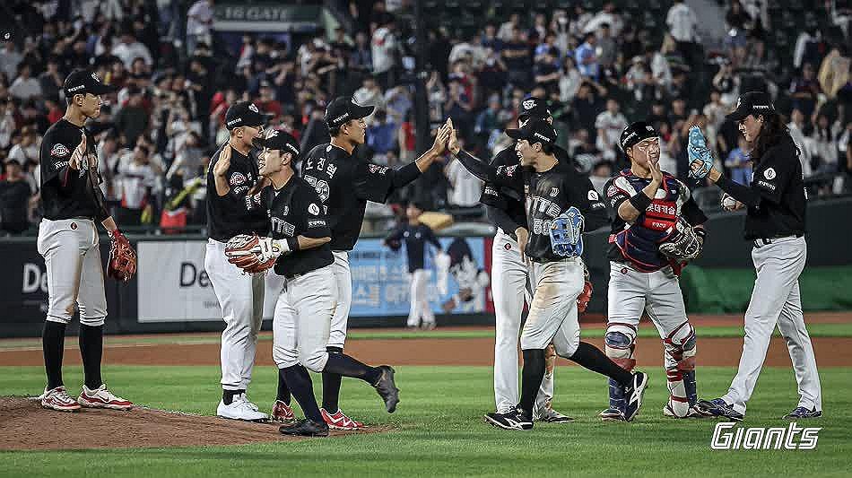 下一个桑乔？德天空：切尔西、红军、枪手都在关注多特新星吉滕斯