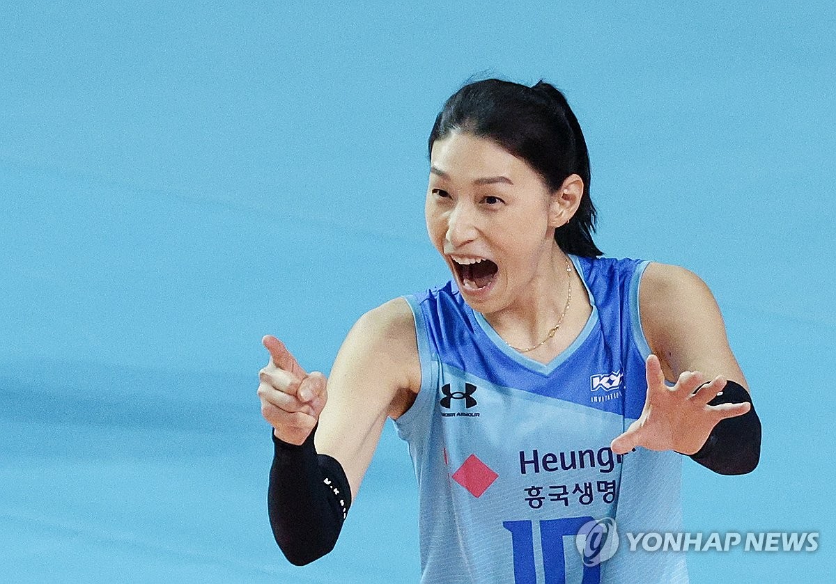 CBA半场：陈盈骏&雷蒙合计10中2水土不服 沃特斯13+7 北京51-59上海