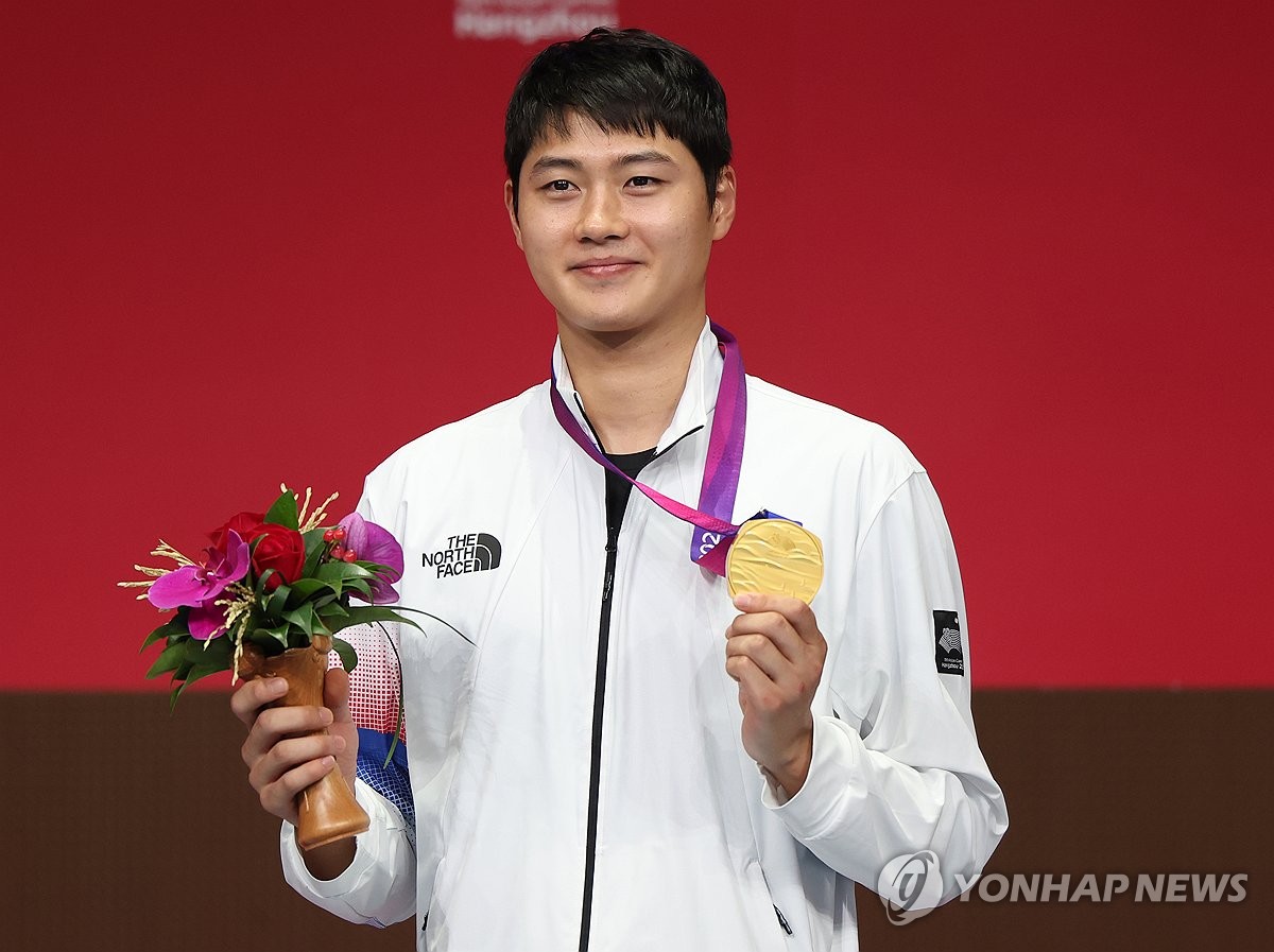 21年前的今天，波多尔斯基代表科隆替补登场完成职业生涯首秀