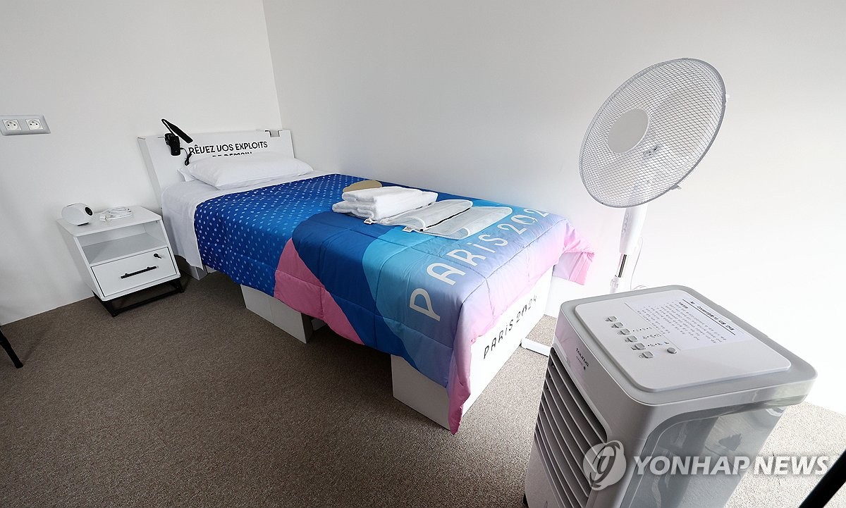 ✅英超官方9月最佳教练5人候选：马雷斯卡、斯洛特、阿尔特塔在列